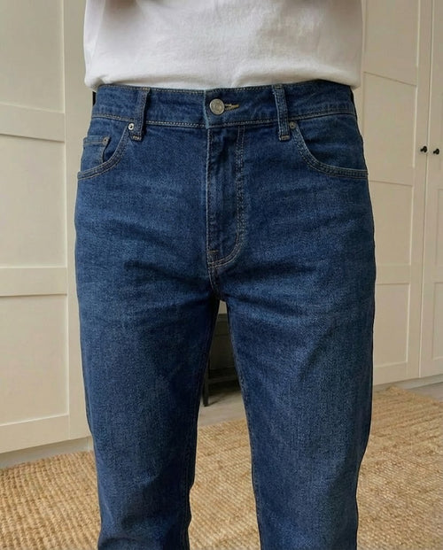 True Straight Jeans